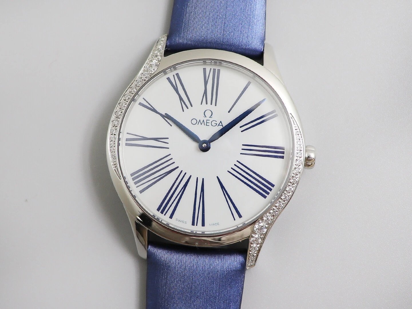 GP厂欧米茄碟飞系列镶钻白盘蓝针36mm顶级复刻手表